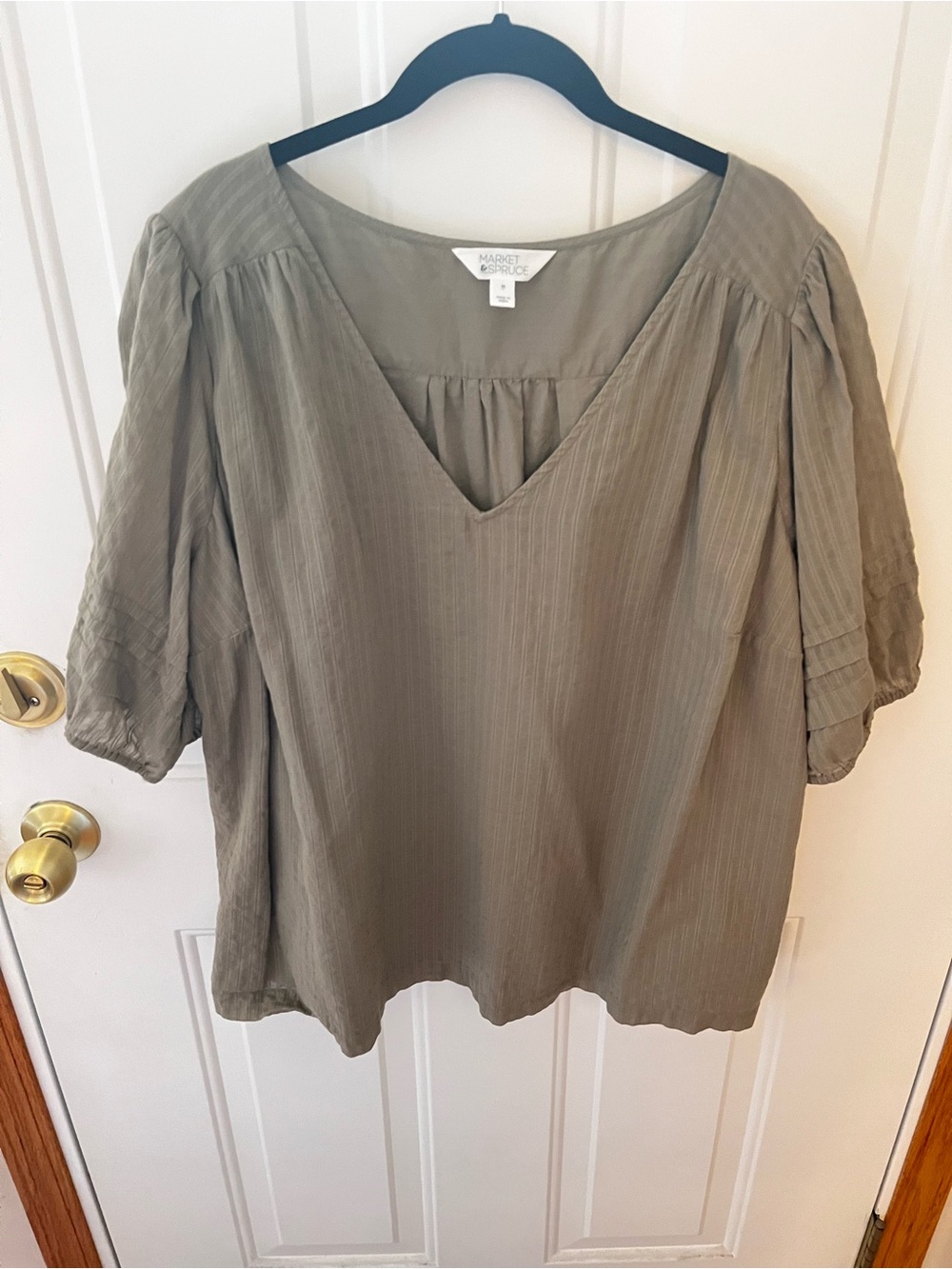 Market & Spruce Sage Green Textured V-Neck Blouse 2X